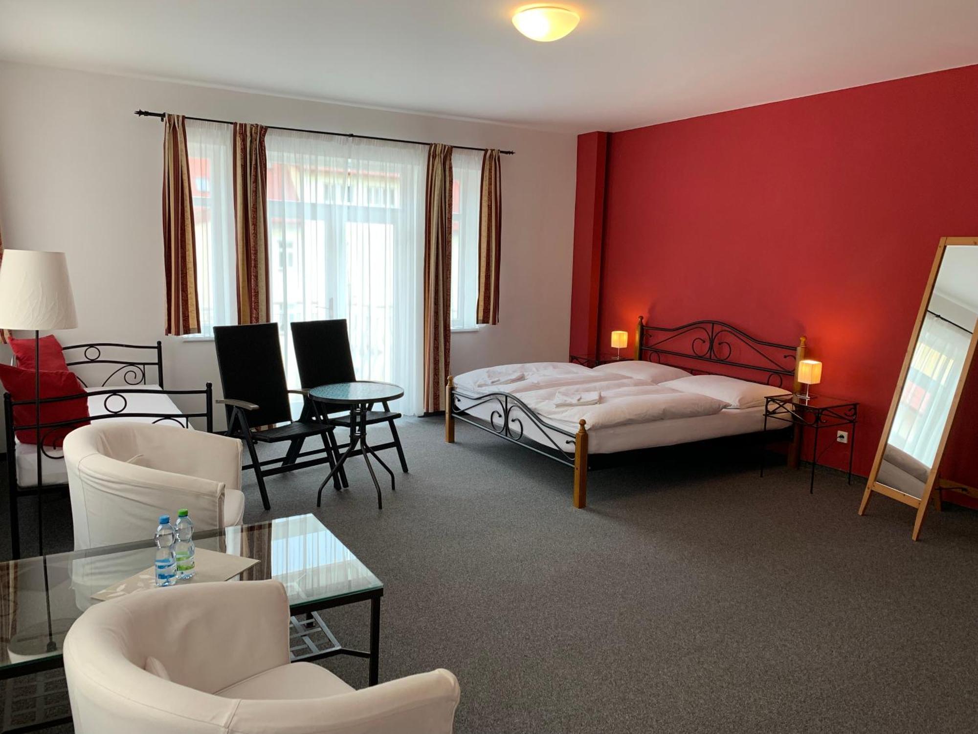 Apartma La Provence Mariańskie Łaźnie Zewnętrze zdjęcie